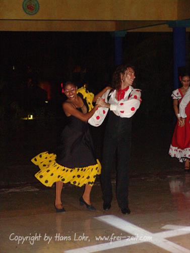 2010 Cuba, Holguin, Hotel Rio de Oro, Entertainment, DSC00333_b_H555